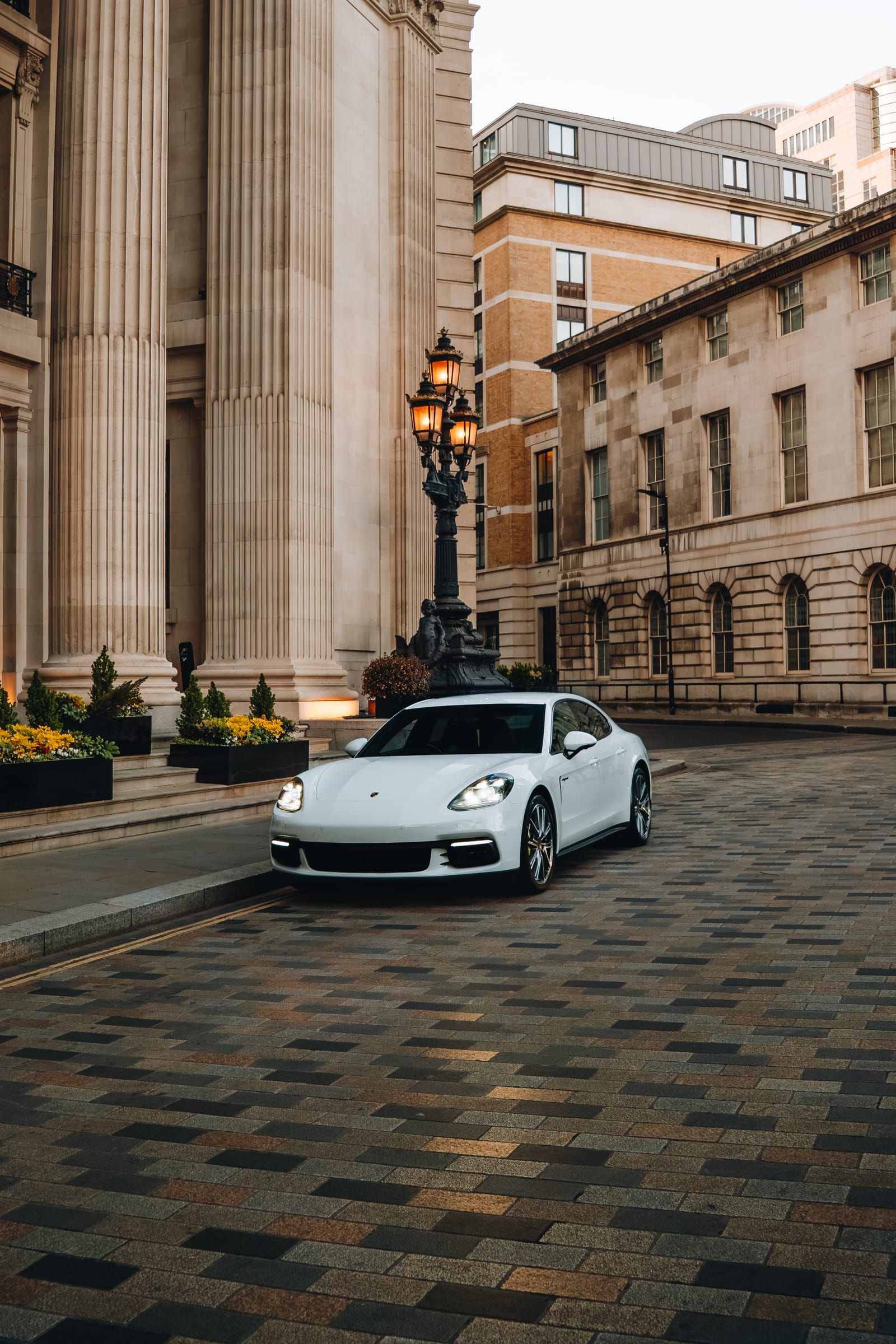 Porsche Panamera luxury chauffeur car, London — gallery photo 4 of 11