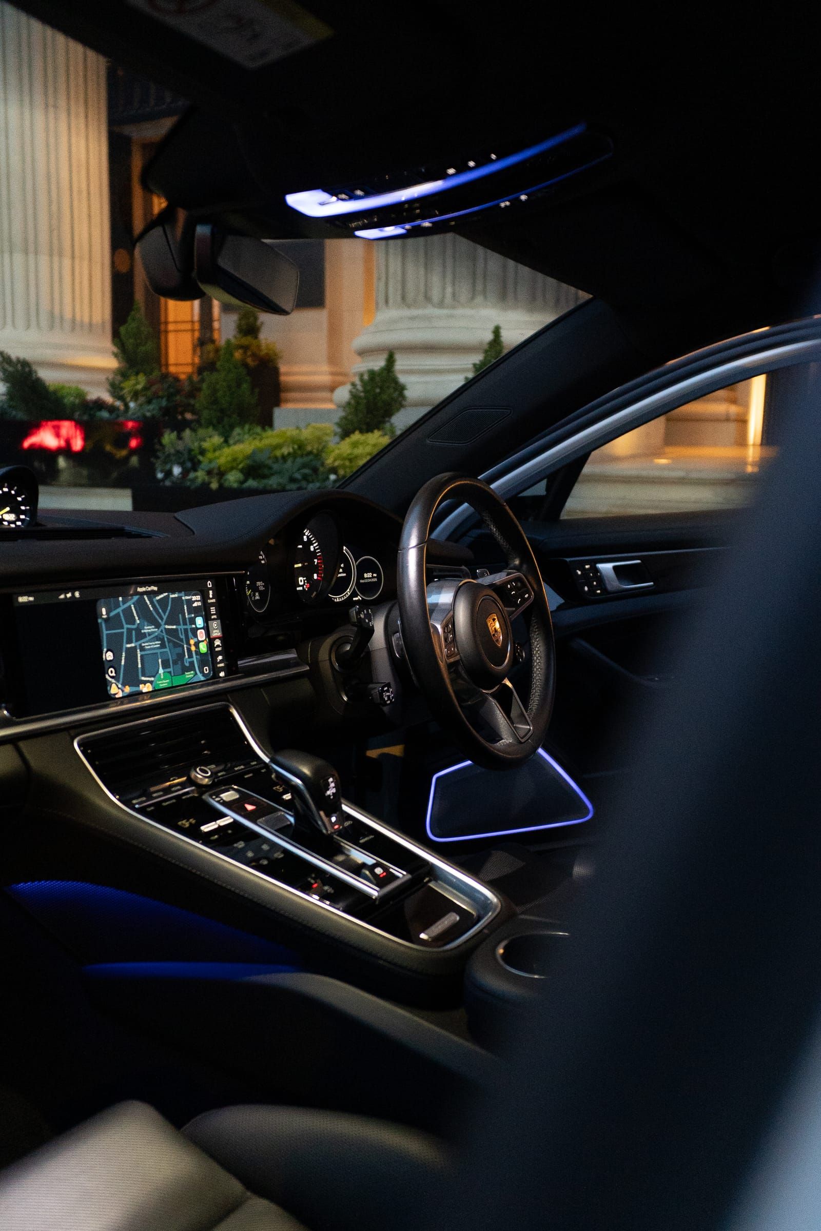 Porsche Panamera luxury chauffeur car, London — gallery photo 7 of 11
