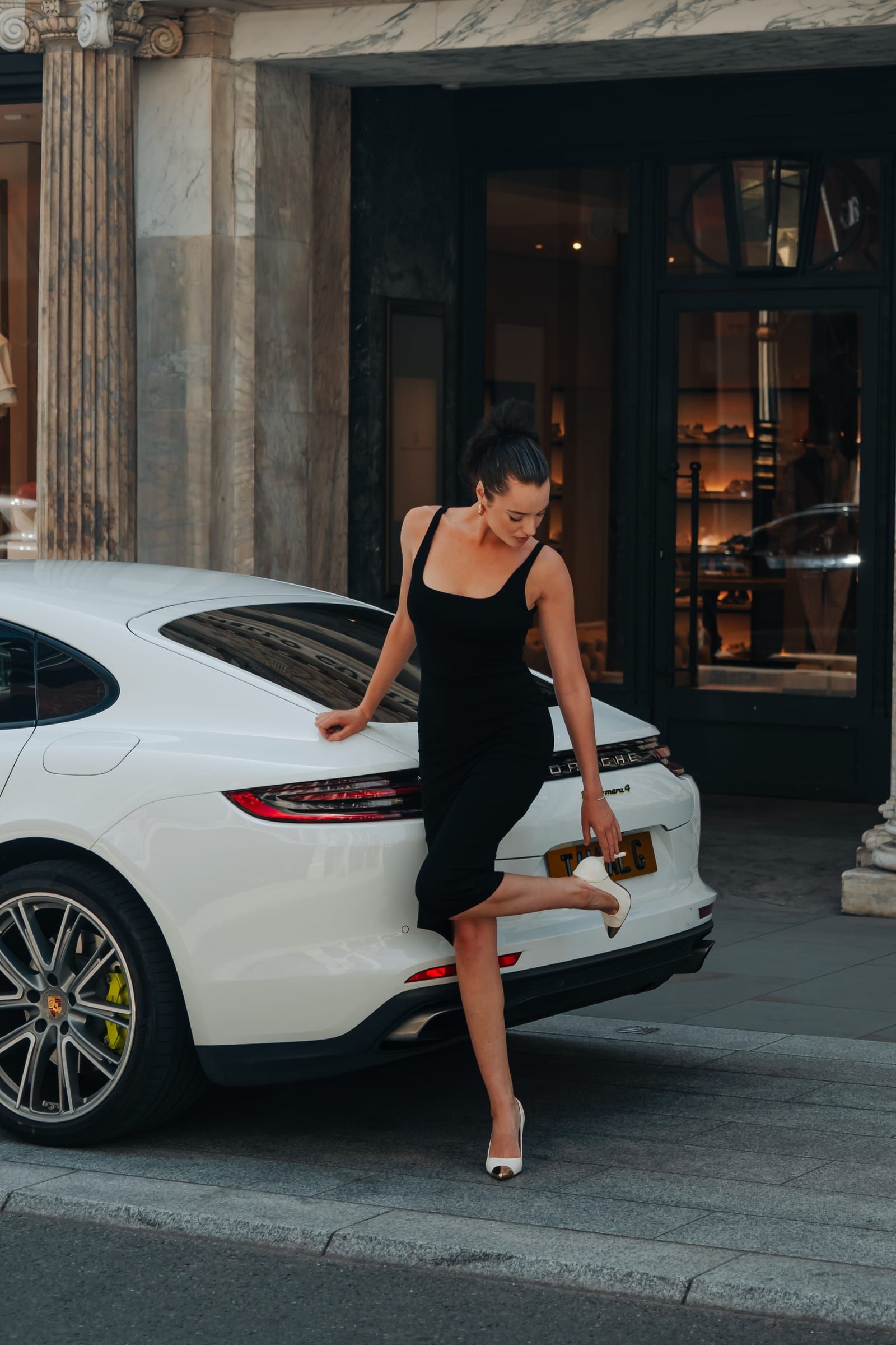 Porsche Panamera luxury chauffeur car, London — gallery photo 9 of 11