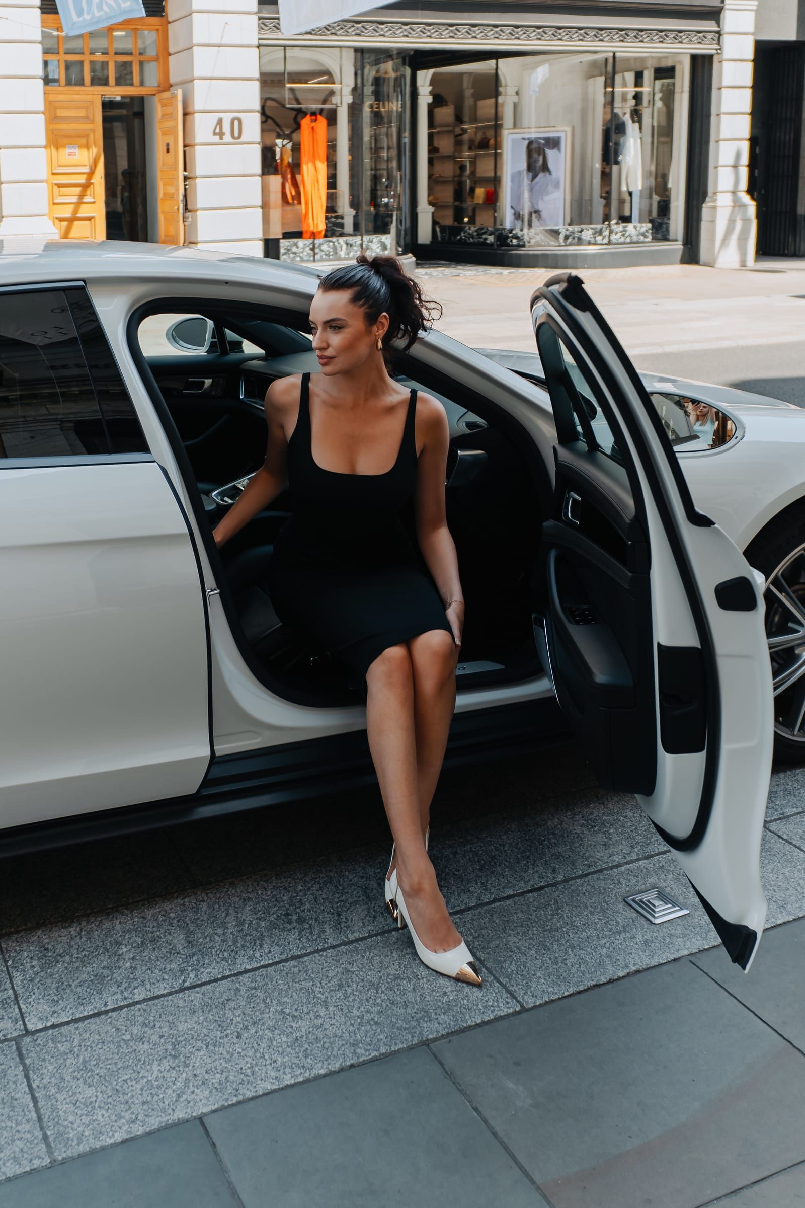 Porsche Panamera luxury chauffeur car, London — gallery photo 10 of 11